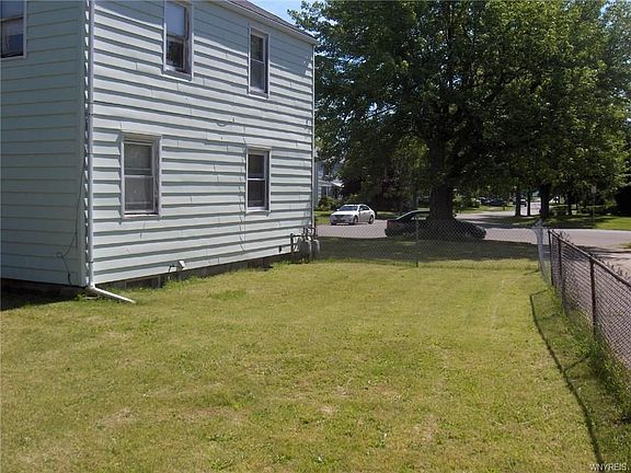 4th image of 120 Ellen Dr