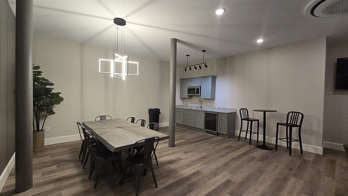 Building Photo - King Philip Lofts