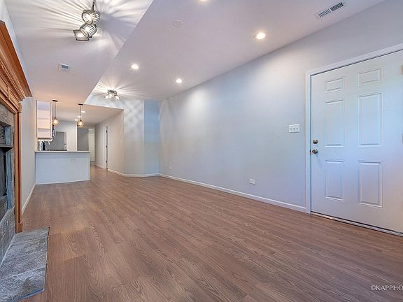 3rd image of 333 S Leavitt St #G