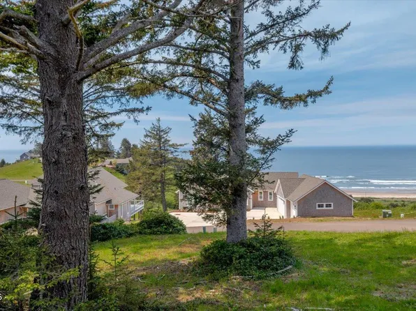 76 Megans View Point, Pacific City, OR 97135