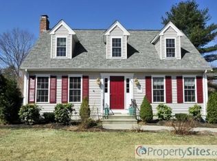 61 Riverside Dr, Wrentham, MA 02093