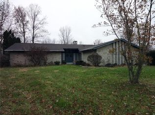 3242 N Meadow Dr, Hope, IN 47246