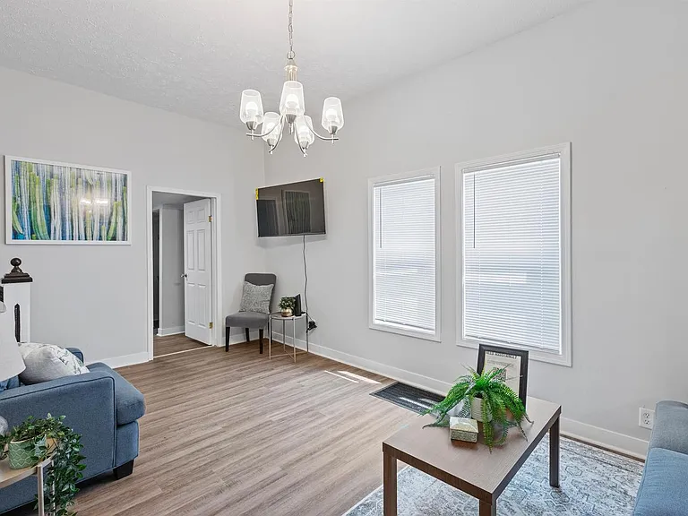 1043 N Holmes Ave — Photo 3