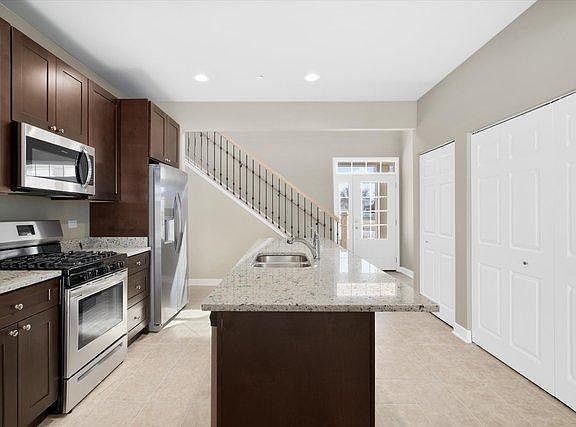3rd image of 713 Verandah Dr