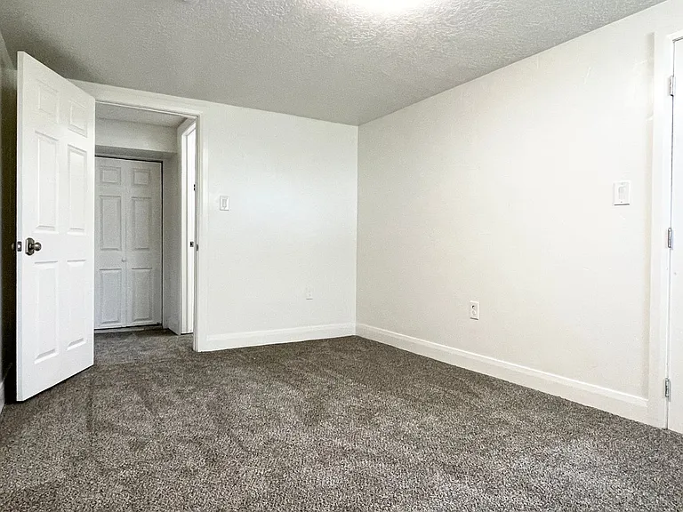 2568 S. 1700 E. — Photo 15