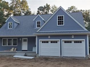 19 Lindros Ln, Waterford, CT 06385