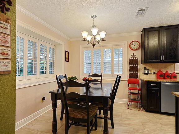 4th image of 2636 Acorn St