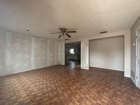 4th image of 209 Circle Dr