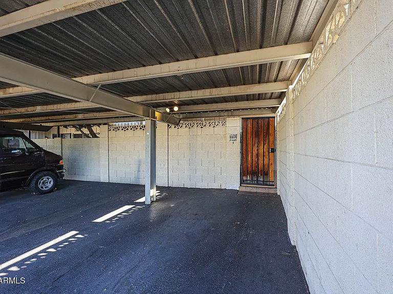 1803 W Maryland Ave — Photo 37