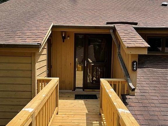 2nd image of 404 Live Oak Ln #404