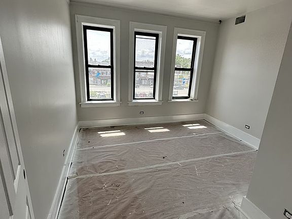 4th image of 11040 S Vernon Ave #3