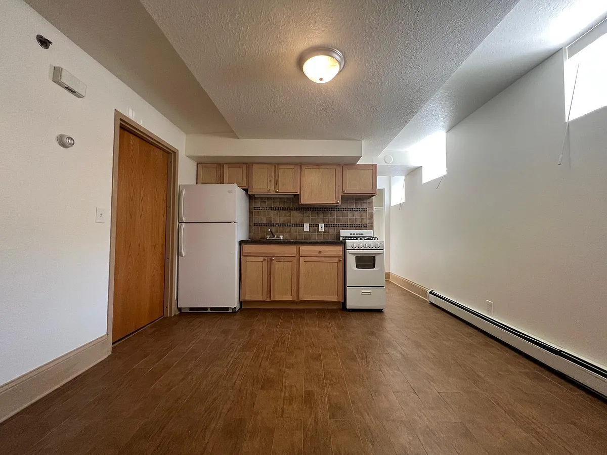 Building Photo - 2716 Hennepin Ave S #B2