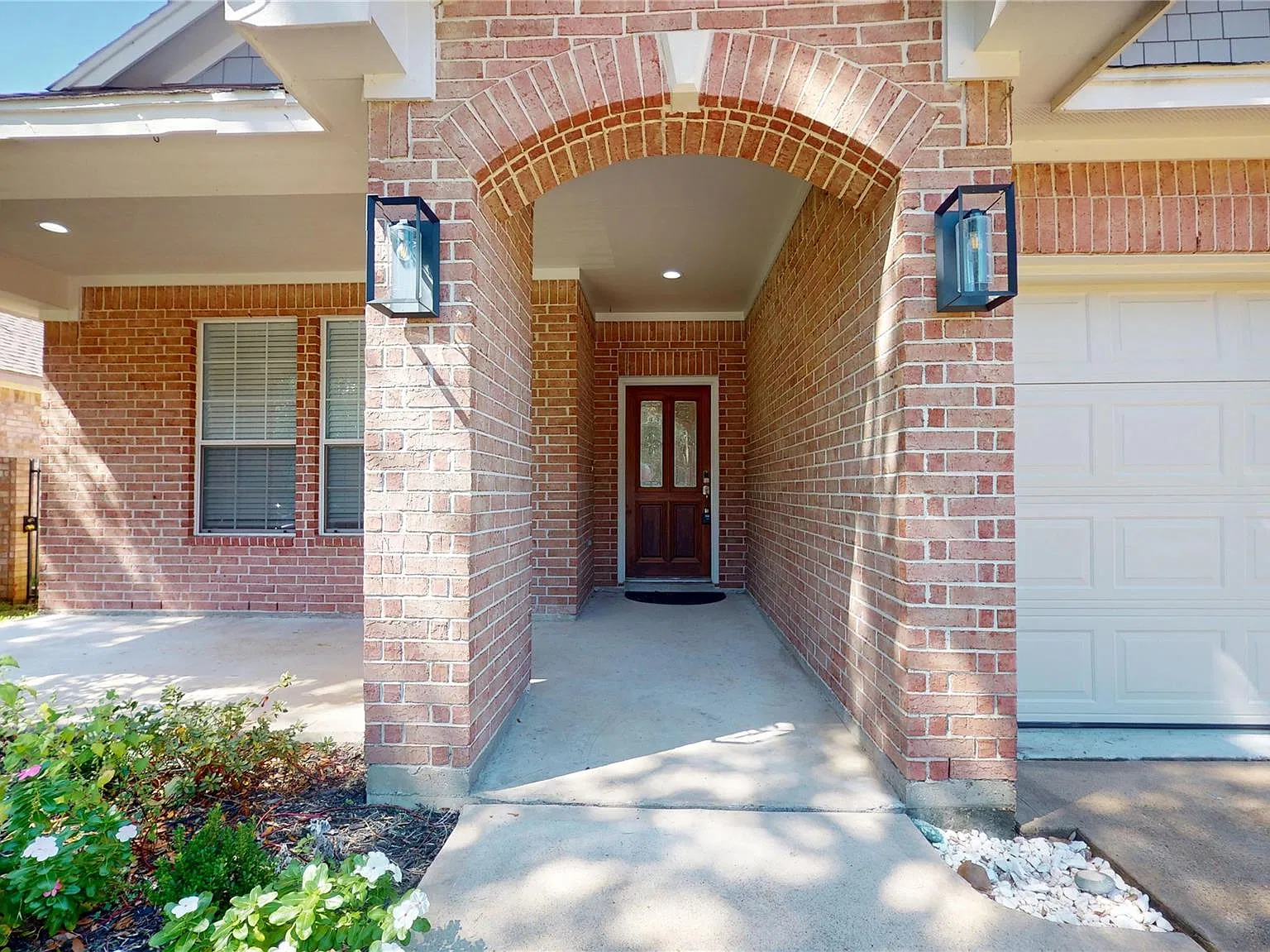 3 bed, 2.5 bath, 2352 sqft, $2,500 — Photo 4
