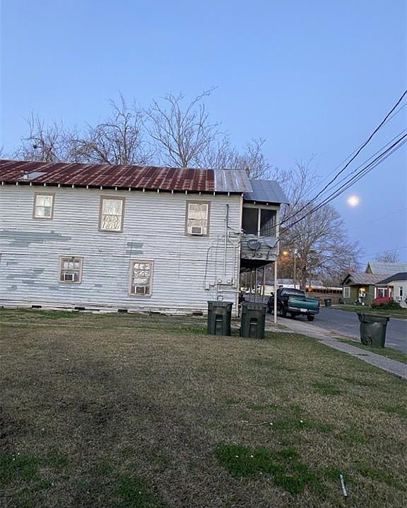 1st image of 932 Providence St