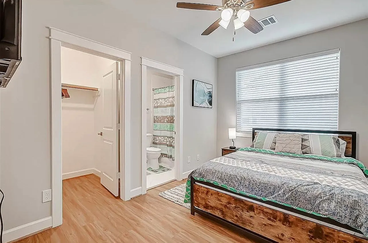 3 bed, 3.5 bath, 1897 sqft, $3,700 — Photo 4