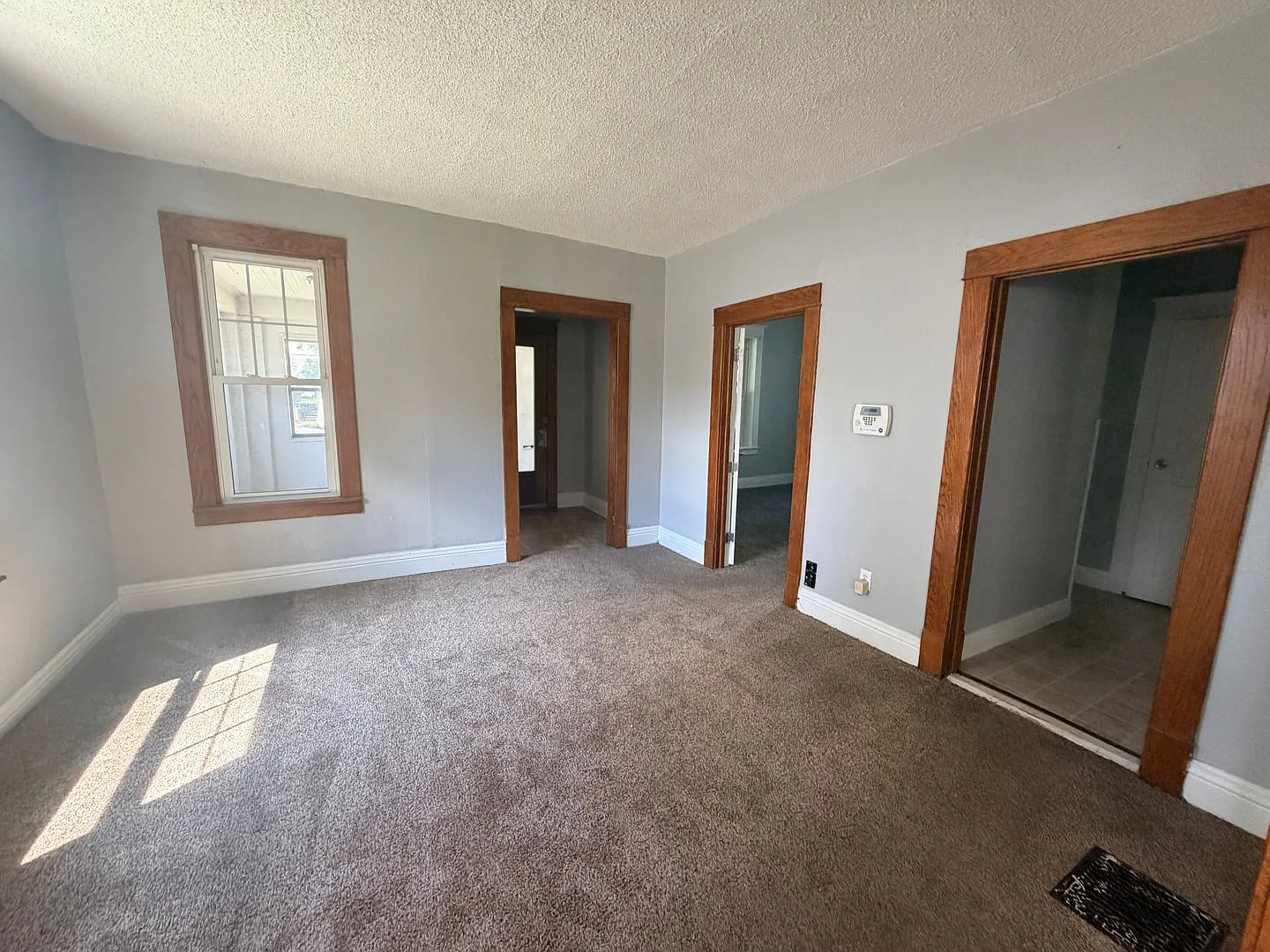 4-Bedroom Home Near Brady Street in Davenport — Photo 4