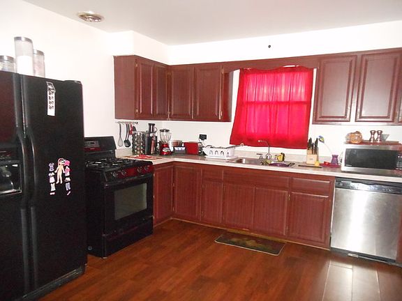 3rd image of 106 Hyde Park Ave