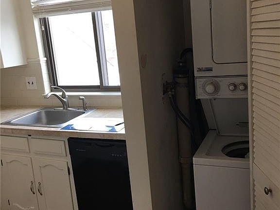 3rd image of 71 Rowayton Woods Dr
