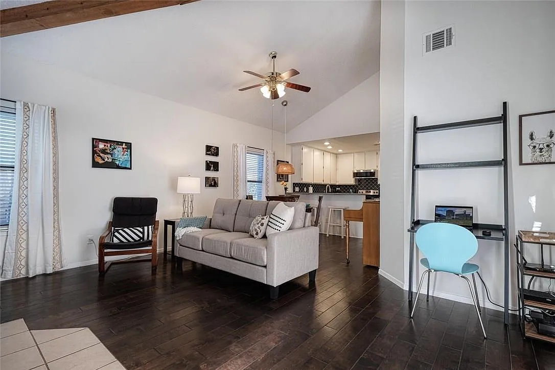 1 bed, 1.0 bath, 770 sqft, $1,750 — Photo 2