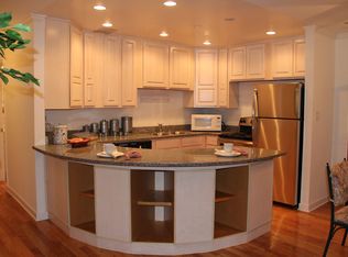 2644 Meadowdale Ln APT 101, Woodridge, IL 60517