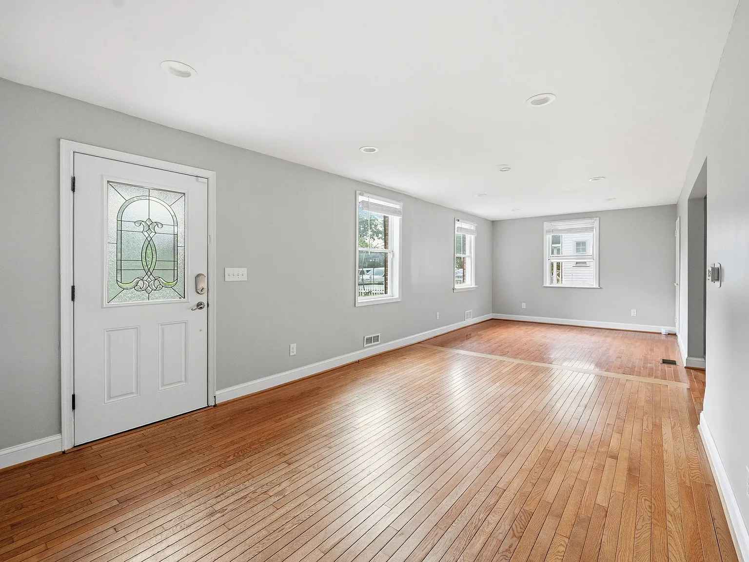 4 bed, 1858 sqft, $4,800 — Photo 2