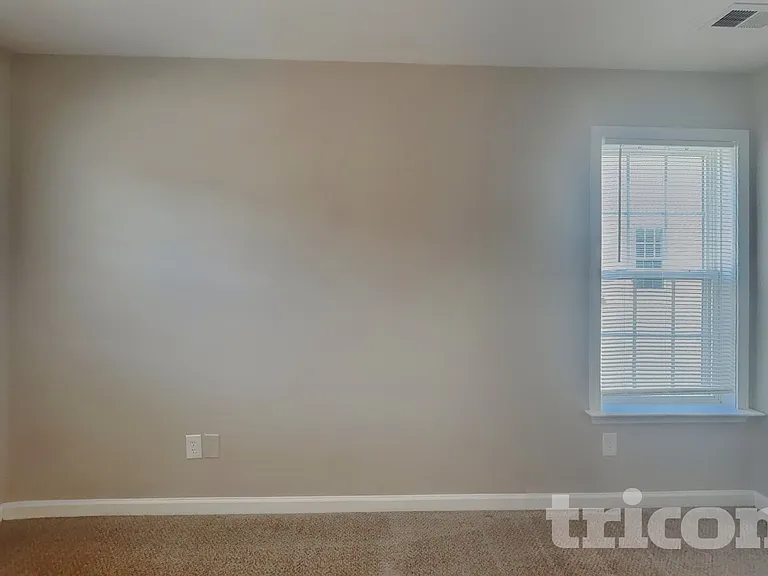 2809 Erinridge Rd — Photo 8