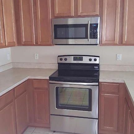 2nd image of 627 Longcrest Ln