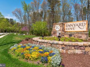 720 Rollins Ln, Glen Burnie, MD 21060