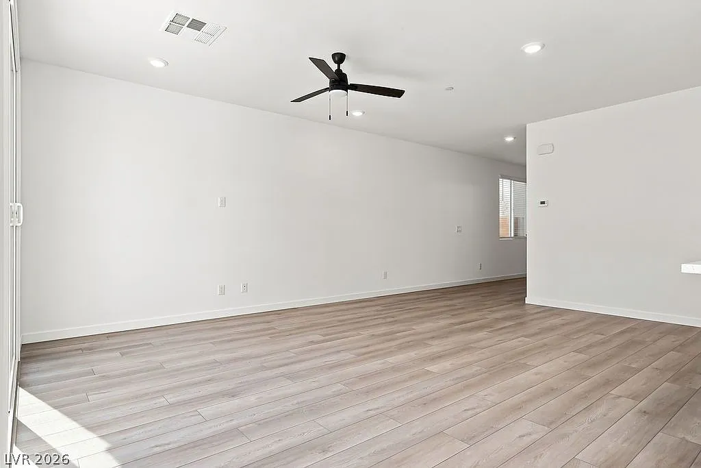 4 bed, 3.0 bath, 2660 sqft, $2,850 — Photo 3