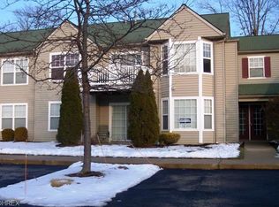 995 Canyon View Rd #995A, Sagamore Hills, OH 44067