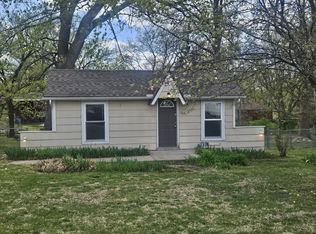 7108 N Flora Ave, Gladstone, MO 64118