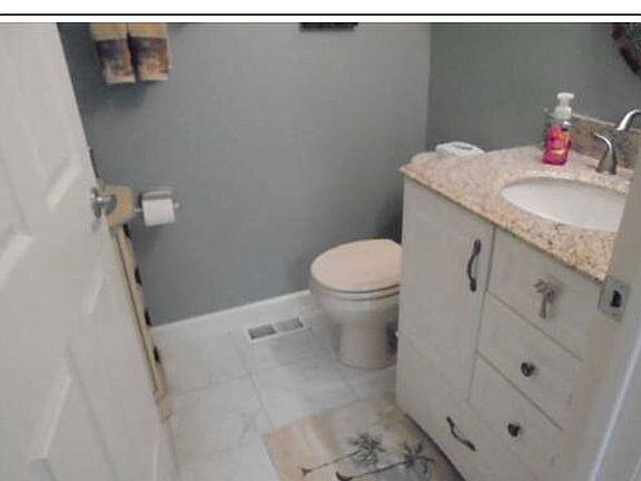 2nd image of 1385 Gillian Ct