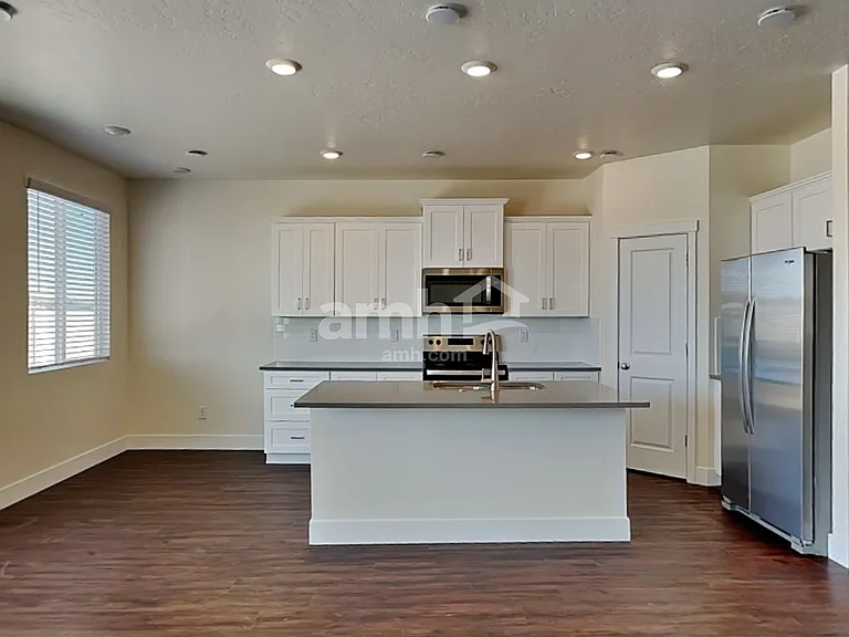 1389 E Ludlow Dr — Photo 4