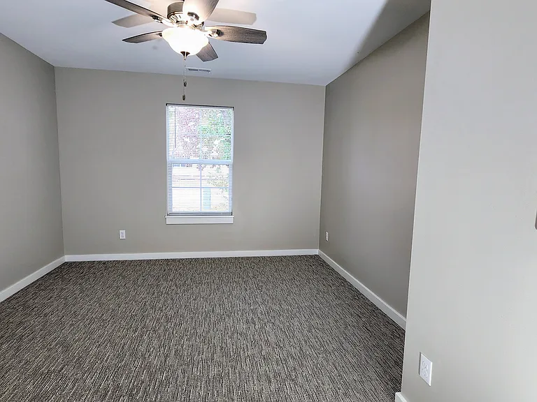 512 W Broadway Ave — Photo 13