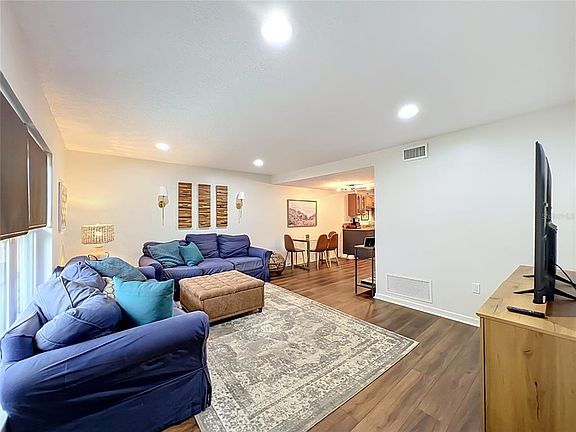 4th image of 603 WAVERLY LANE #405B