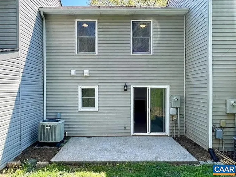 943 Rives St — Photo 12