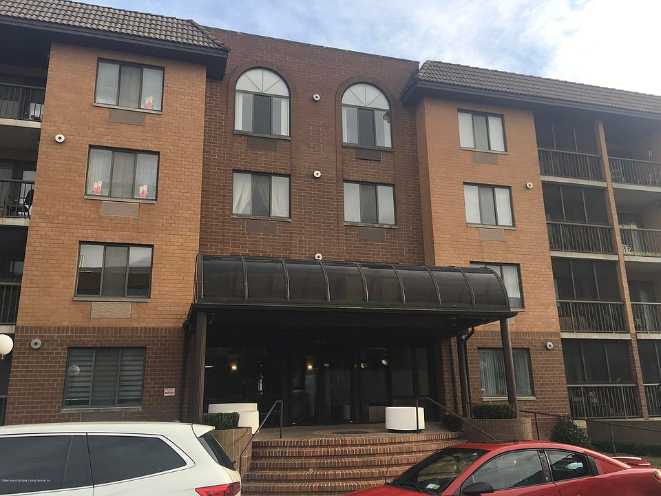 1st image of 95 Essex Dr