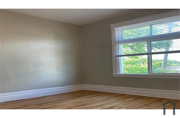 Building Photo - 586 Reaney Ave #2