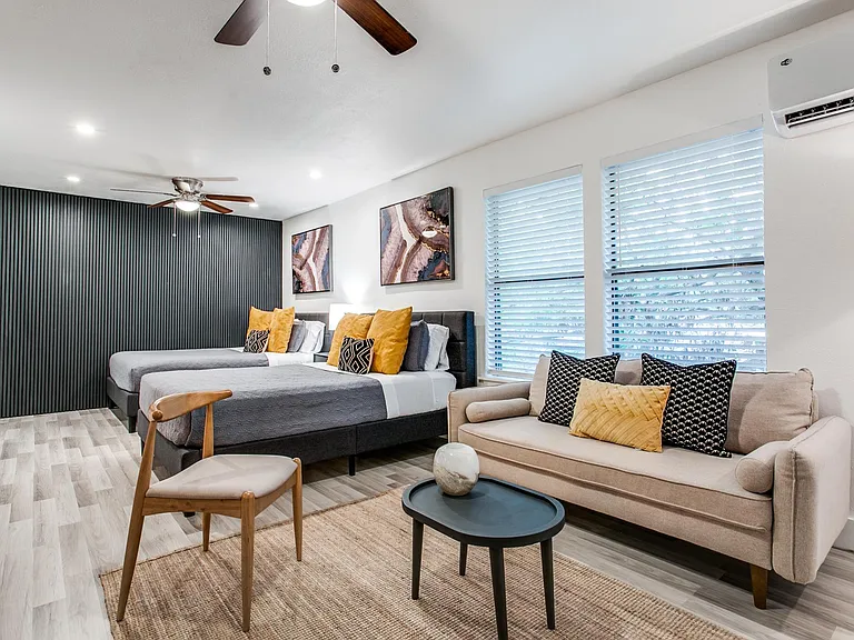 222 Dresden Dr #1 — Photo 4