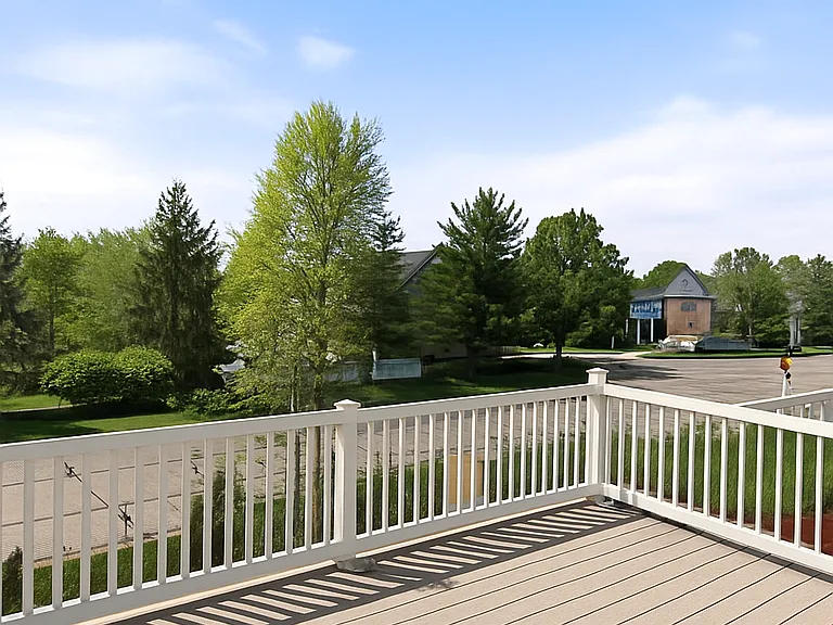 605 Thornridge Dr — Photo 14