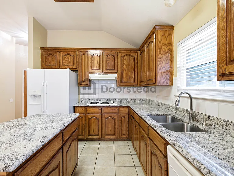 15809 Ducote Dr — Photo 15