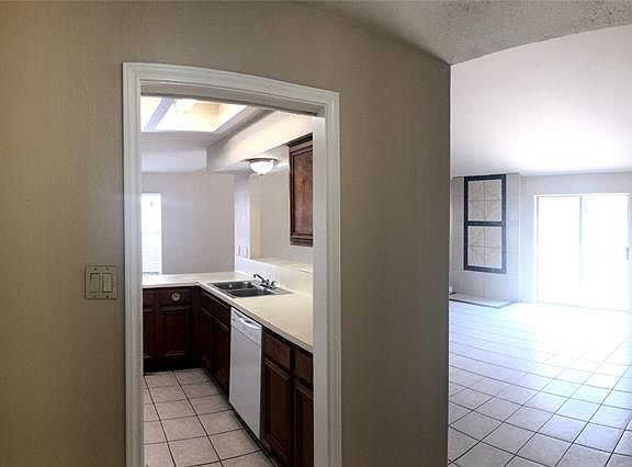 5th image of 15307 Barbarossa Dr