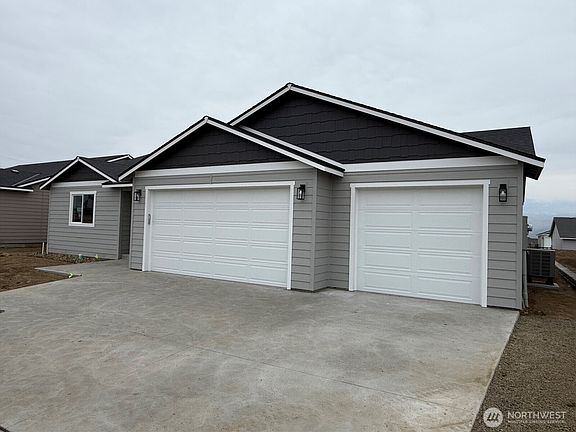 2nd image of 2436 2nd Street SE