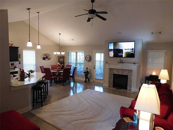 5th image of 4641 Sweetwater Dr