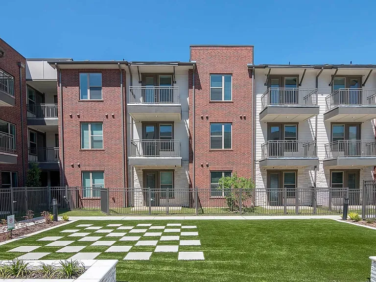 Courtyard3