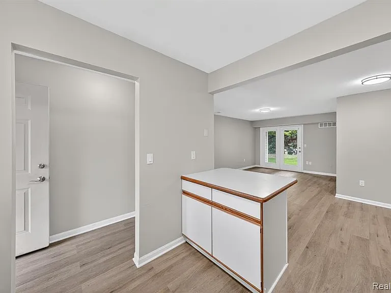 44393 Sunnyside Dr — Photo 10