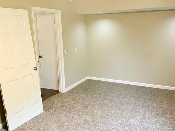 4th image of 146 Windsor Dr
