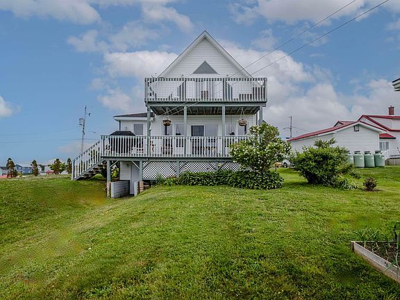 3rd image of 36 Seaview Dr