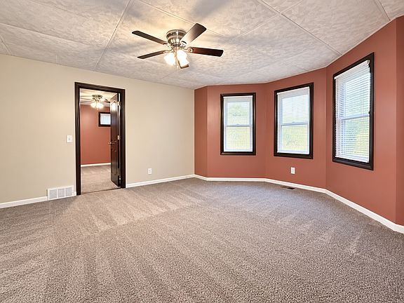 5th image of 989 Main St #1