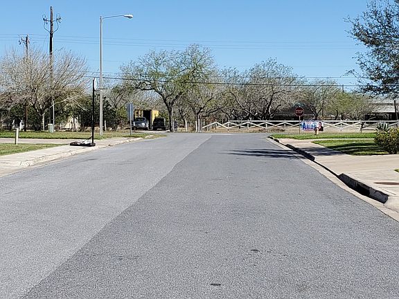 5th image of 953 Pine Bluff Dr